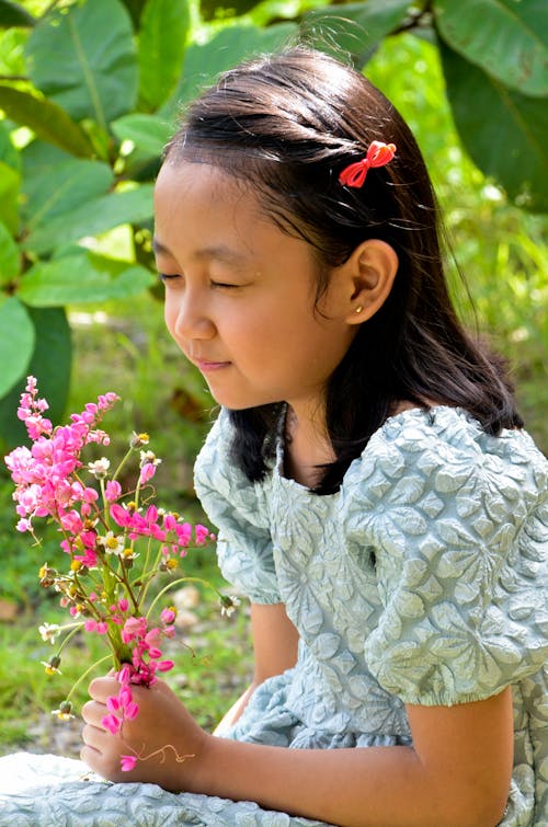 Gratis lagerfoto af asiatisk barn, blomstret kjole, kraftværker