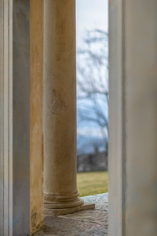 A view of a stone pillar with a view of the sky