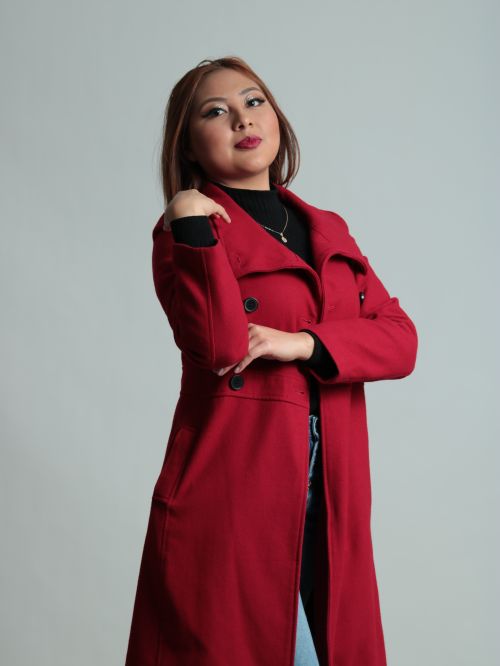Free Elegant woman posing in a red coat in studio. Fashion photography. Stock Photo