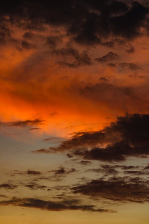 Kostenloses Stock Foto zu himmel, sonnenuntergang, vertikaler schuss