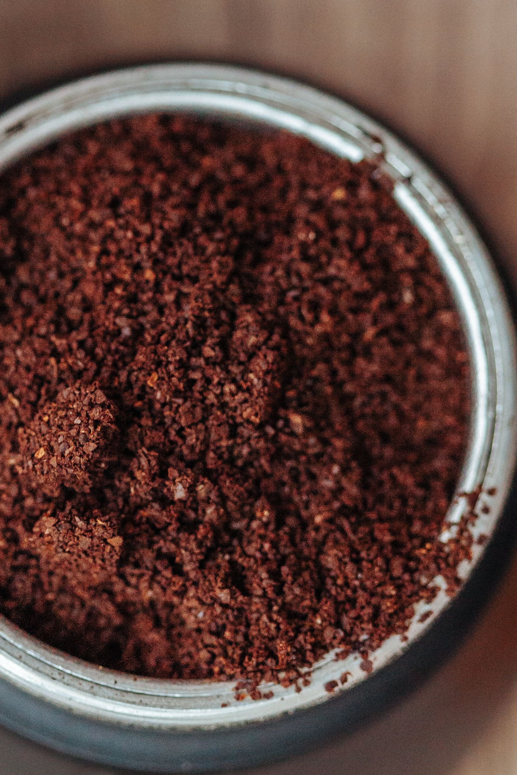 A close-up pack of Everest Cumin Powder showing whether it is roasted or raw.