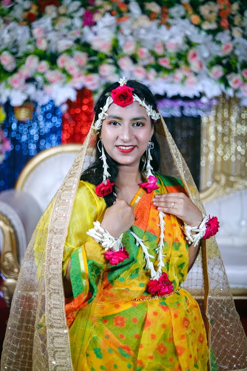 Foto profissional grátis de arranjo de flores, casamento indiano, cortina