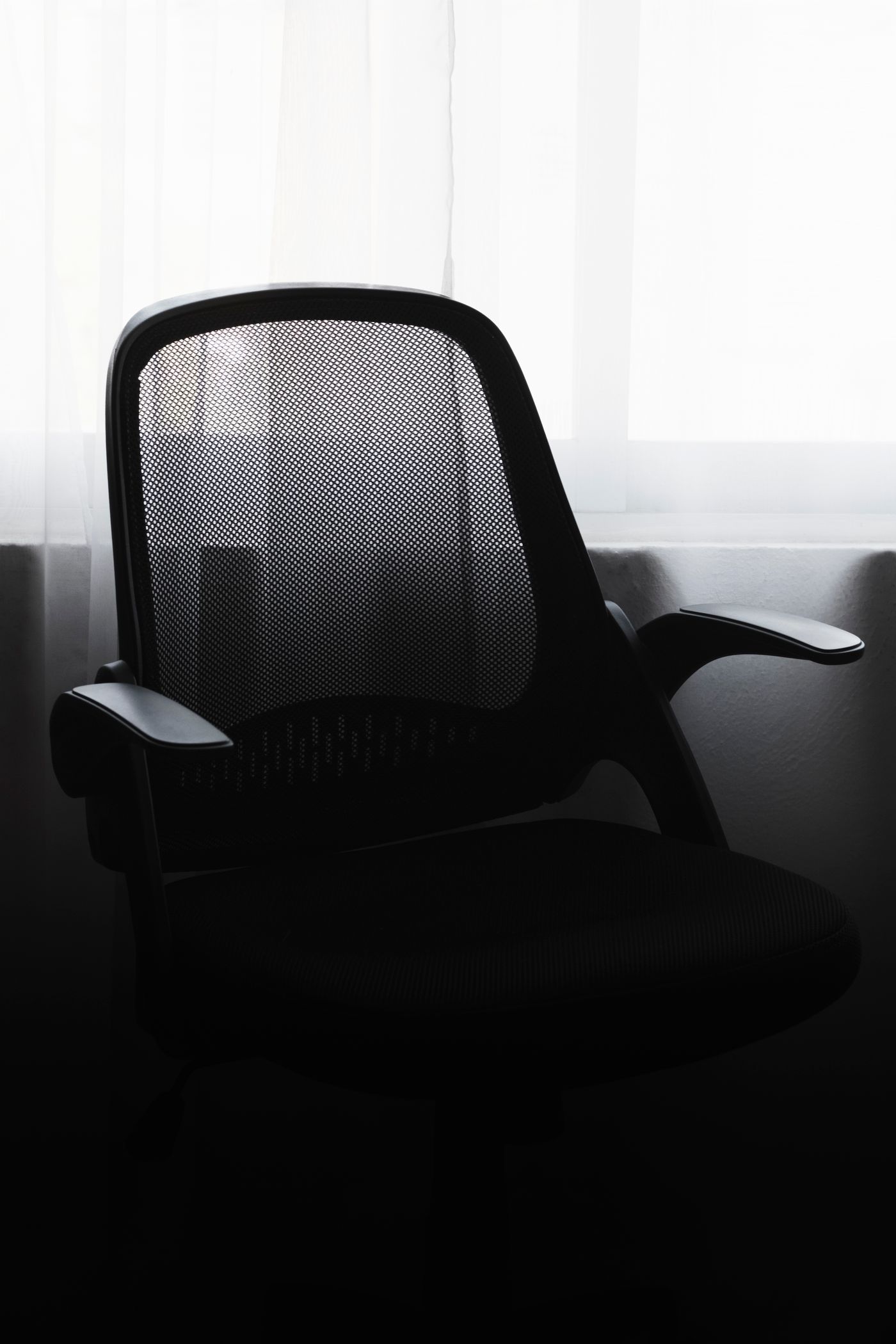 Best Ergonomic Chair for a Short Person (Seat Depth & Height That Fit)