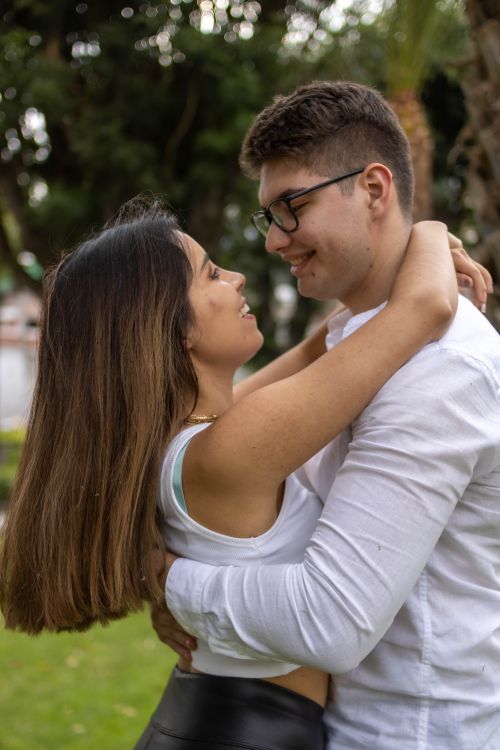 Free A happy couple embracing in Yanahuara, Arequipa, Perú, showcasing love and joy. Stock Photo
