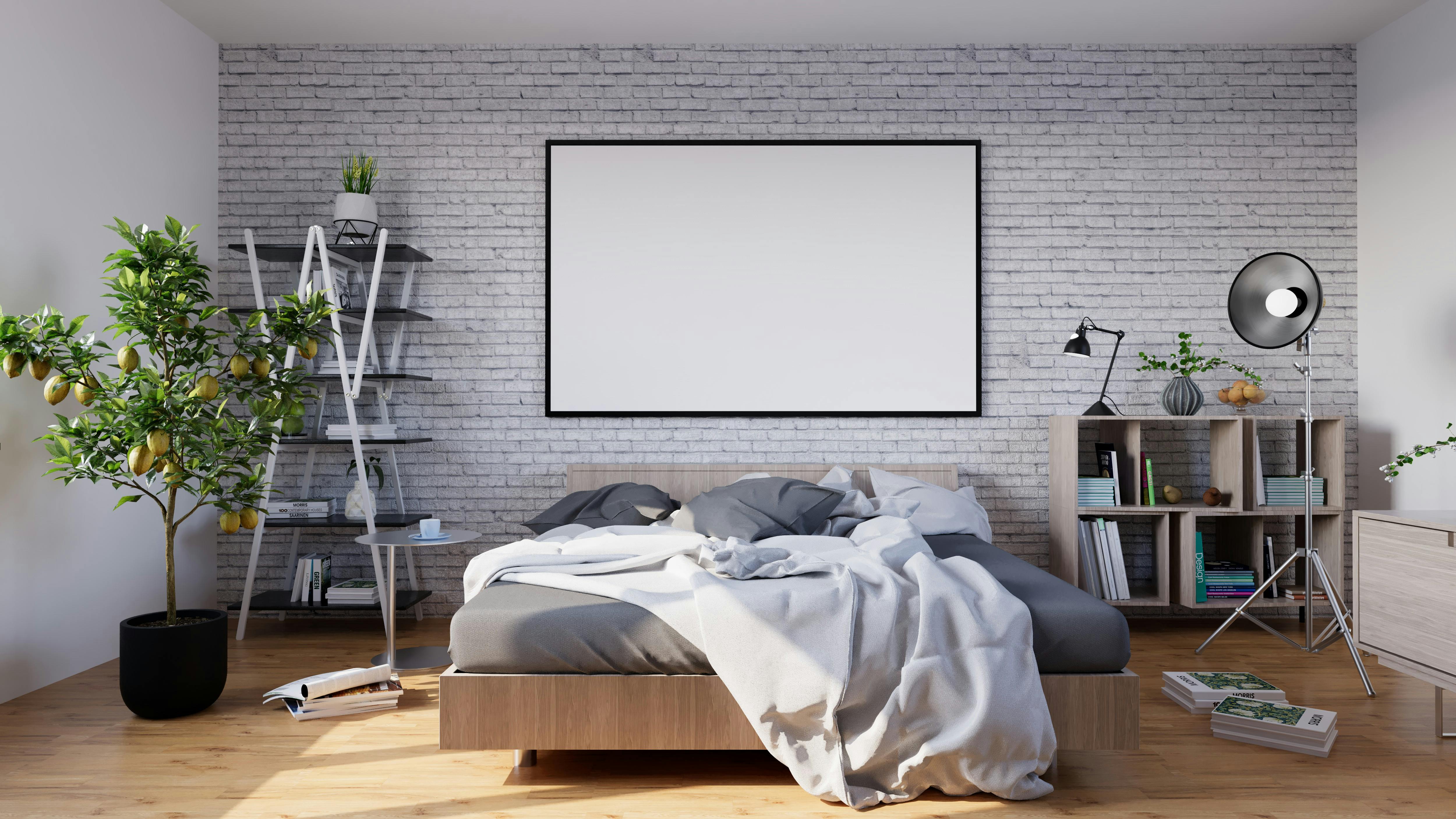 Kleines Studio mit weißem Klappbett in moderner Nische, geschlossener Front und kompaktem Sofa davor