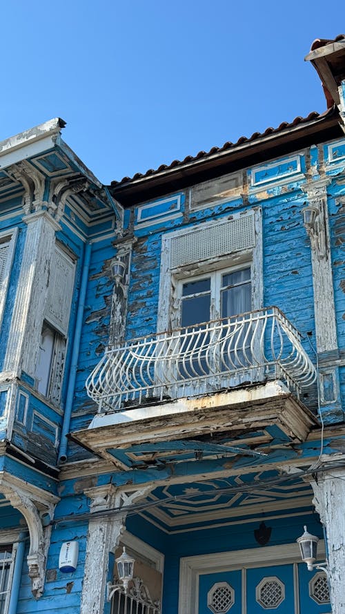 Foto profissional grátis de arquitetura, azul, balcão