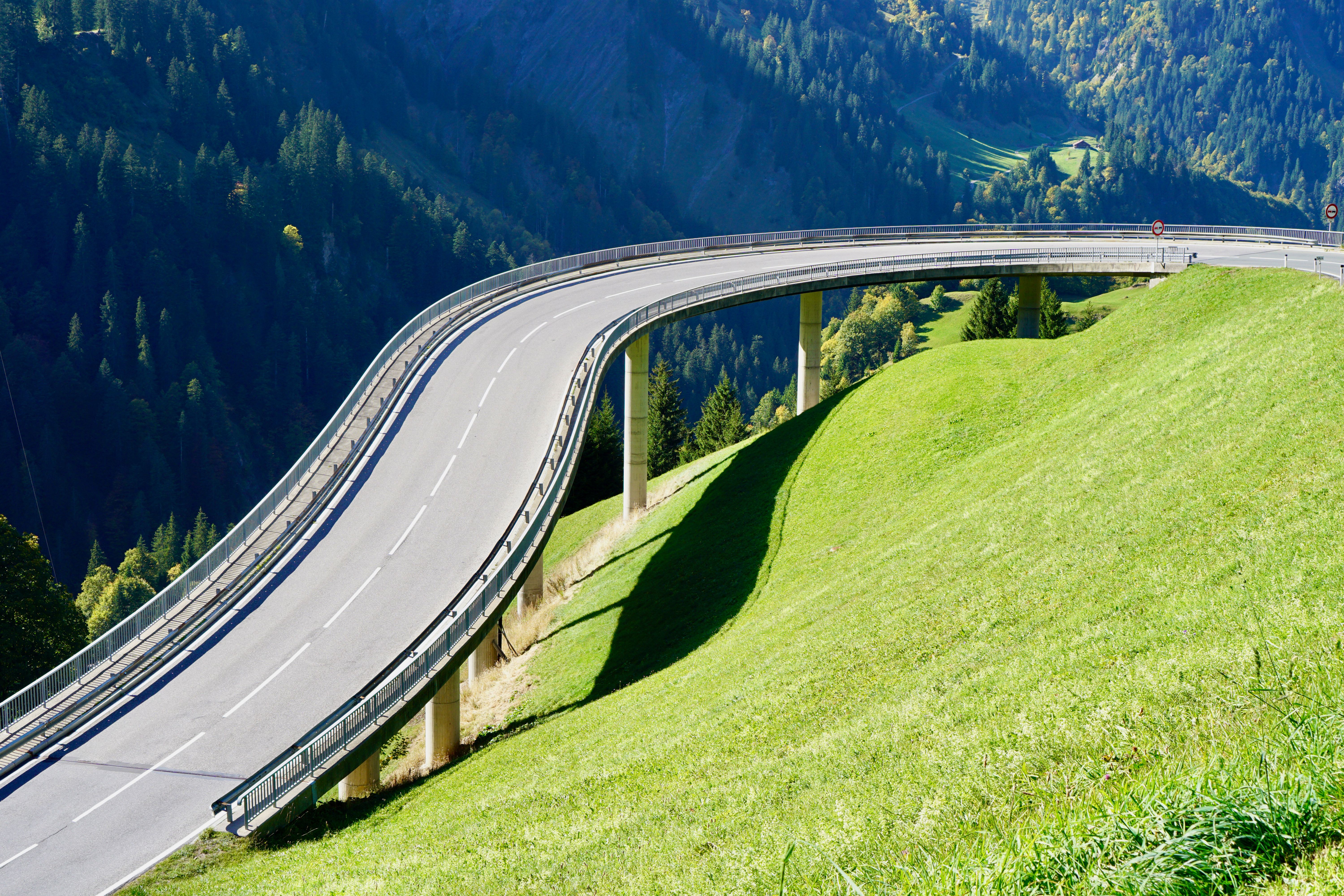 Winding alpine highway through the Snowy Mountains on the Alpine Way