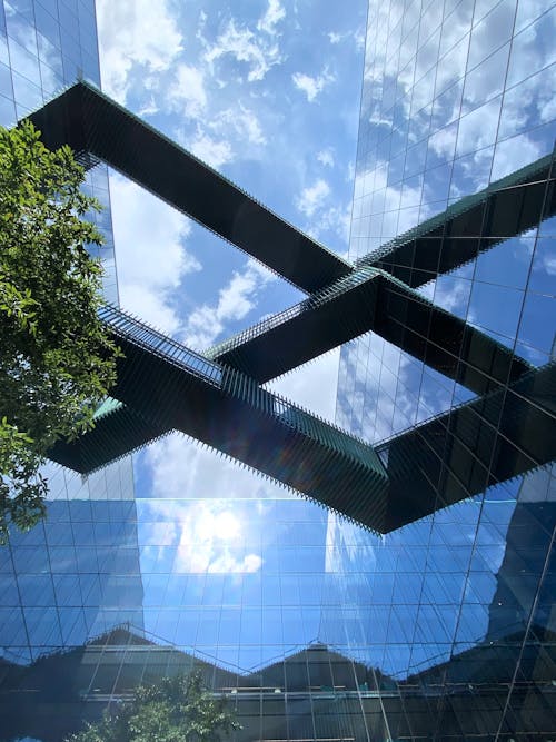 Kostenloses Stock Foto zu architektonisches gebäude, architektur, blauer himmel