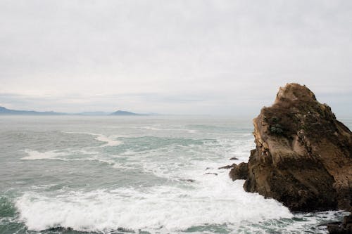 Foto profissional grátis de abismo, água, beira-mar