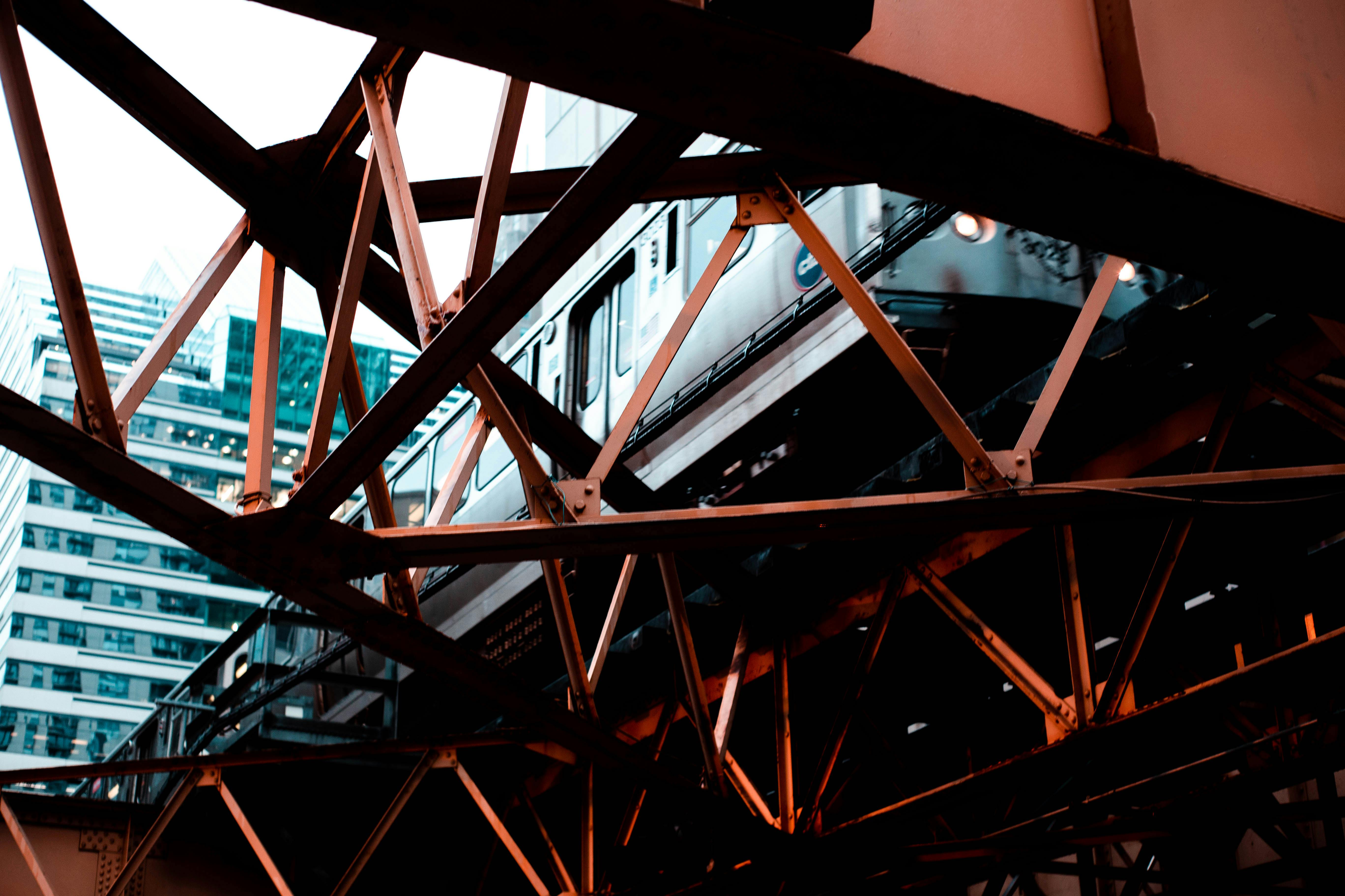 Gratis stockfoto met architectuur, brug, ijzer, lage hoek schot