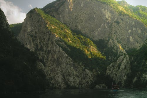Fotobanka s bezplatnými fotkami na tému hory, jazero, kopce