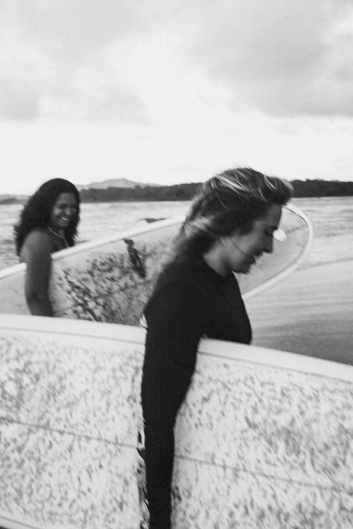 Surf sisters 