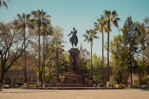 Foto profissional grátis de arte, equestre, escultura