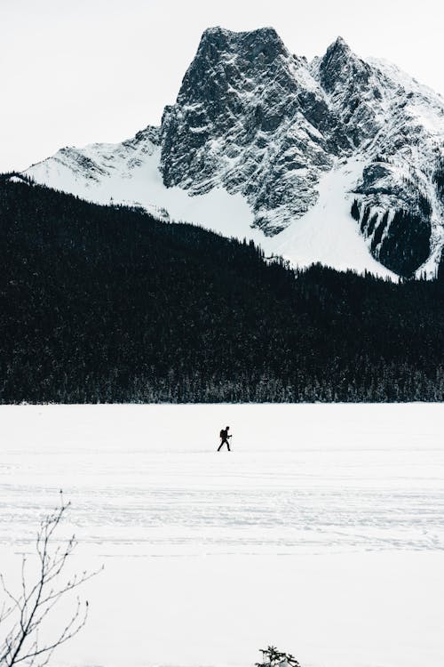 La Primera Caminata De Luca Fue Un Circuito Alrededor Del Lago Esmeralda En El Parque Nacional Yoho.