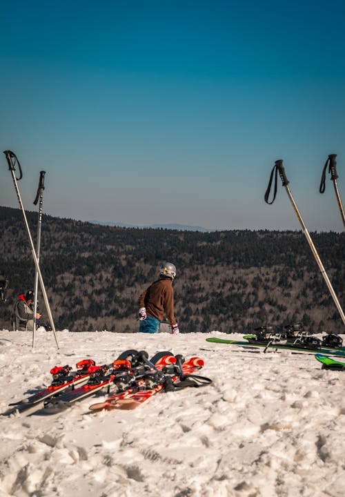 Ilmainen kuvapankkikuva tunnisteilla henkilö, hiihtäminen, istuminen