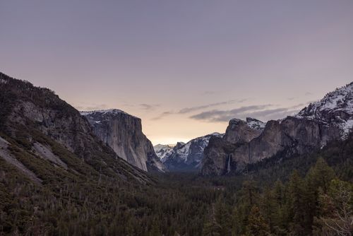 Free Captivating twilight scenery in Yosemite Valley with iconic rock formations and winter hues. Stock Photo