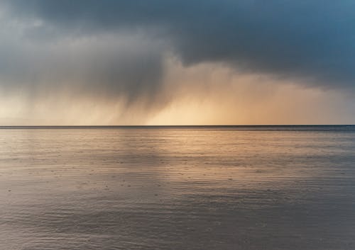 Foto d'estoc gratuïta de aigua, capvespre, horitzó