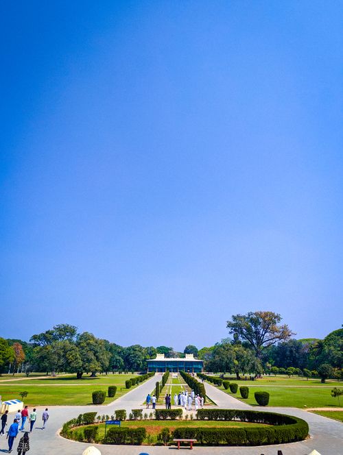 Free Wide-angle view of Daria Daulat Bagh, showcasing its lush gardens and vibrant blue sky. Stock Photo