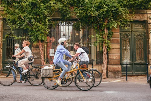 Kostenloses Stock Foto zu fahrräder, menschen, reiten