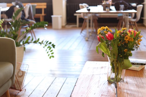 Blumen Auf Dem Tisch