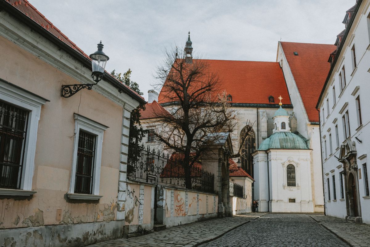 Bratislava - stradă pietruită lângă Catedrala Sf. Martin