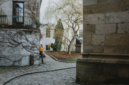 Gratis arkivbilde med brosteinvei, bygater, bygninger