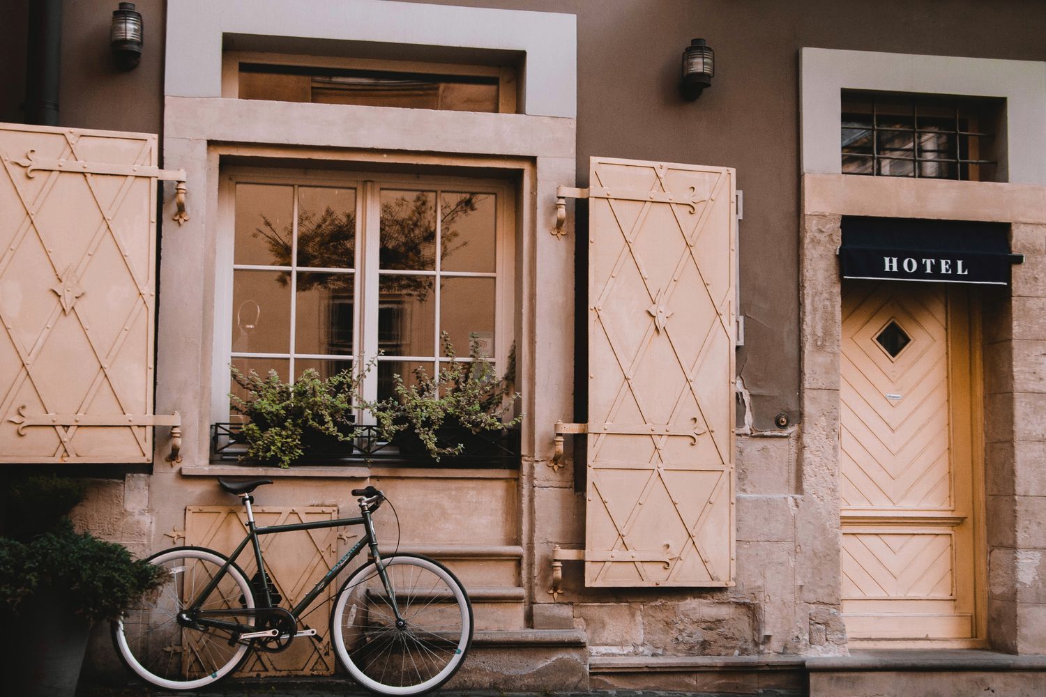 Airbnb's Hotel Push Puts Licensed Rentals at a Disadvantage