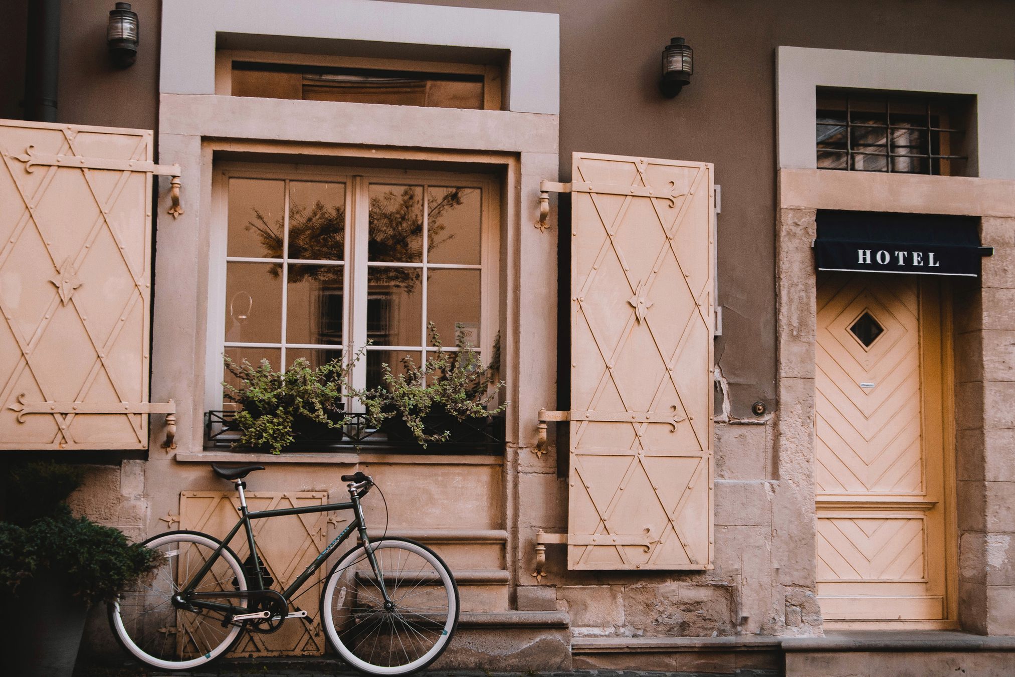 Airbnb's Hotel Push Puts Licensed Rentals at a Disadvantage