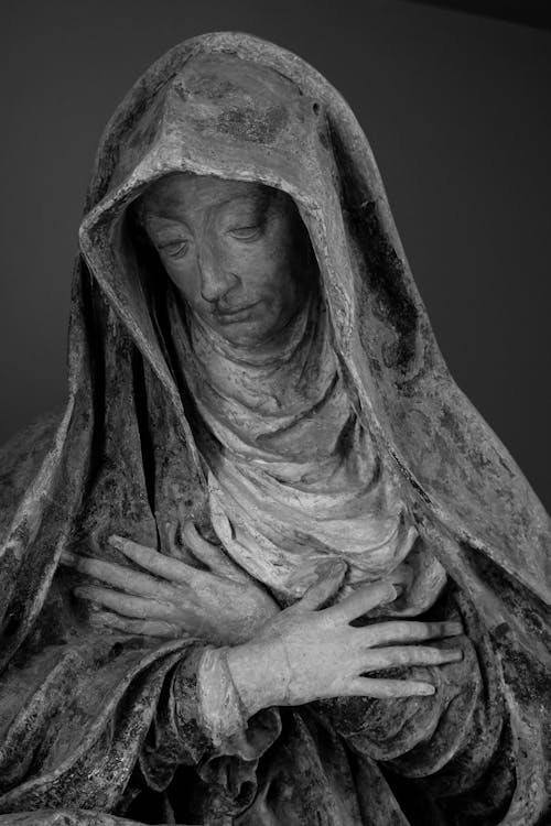 A black and white photo of a statue of a woman