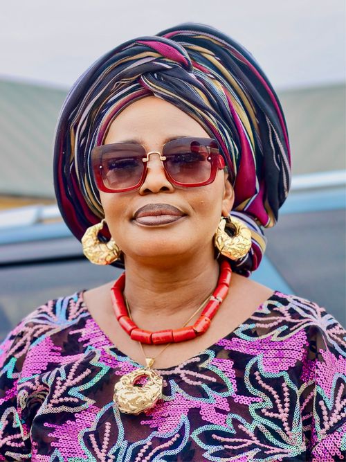 Free Portrait of a fashionable African woman wearing sunglasses, turban, and bold jewelry. Stock Photo