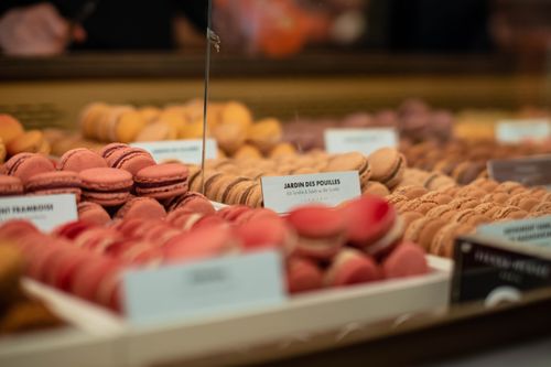 Free Vibrant macarons on display in a Paris market bakery, showcasing a variety of flavors. Stock Photo