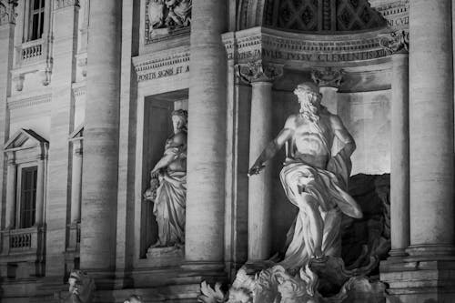 Black and white photo of statue in front of building