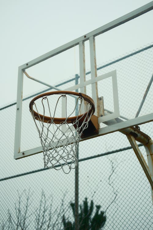Foto d'estoc gratuïta de activitat, anella de la cistella de bàsquet, ennuvolat