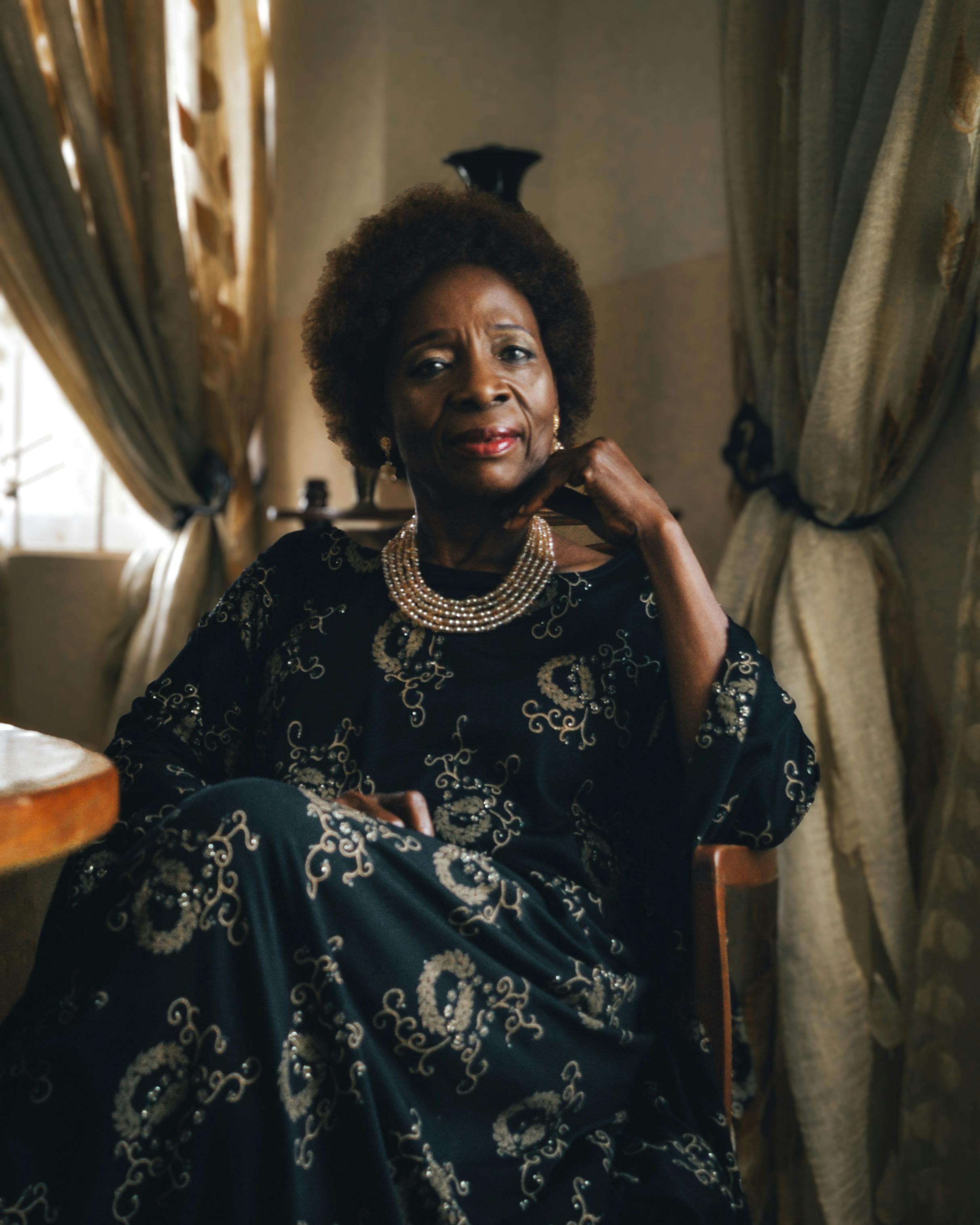 A stylish portrait of an elegant woman in Abuja, Nigeria, showcasing fashion and grace.