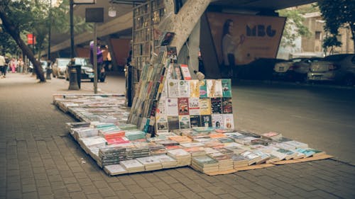 Foto stok gratis barang dagangan, buku-buku, jalan-jalan kota