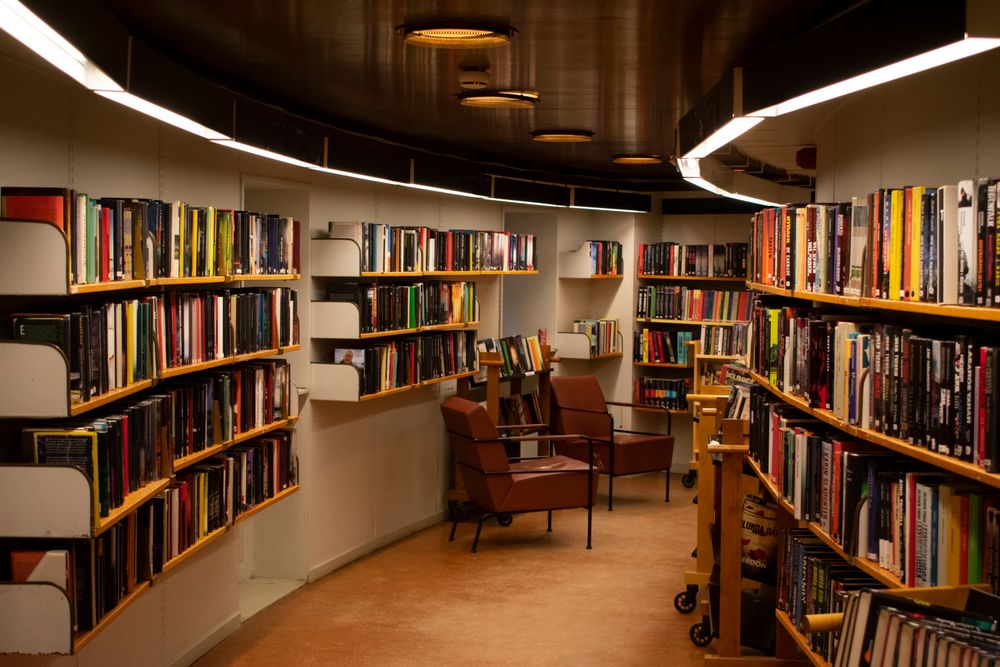 Multi-storey university library filled with book stacks and reading galleries