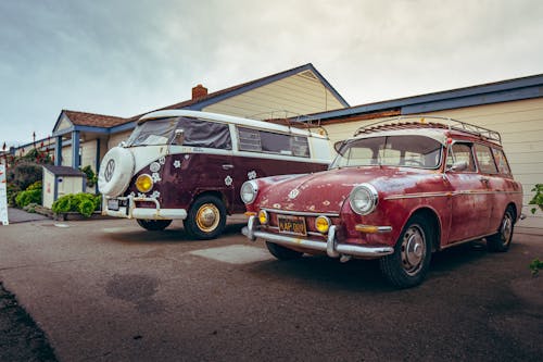 A couple of old cars parked in front of a building