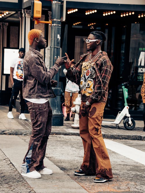 2 African fashion models posing in the street 