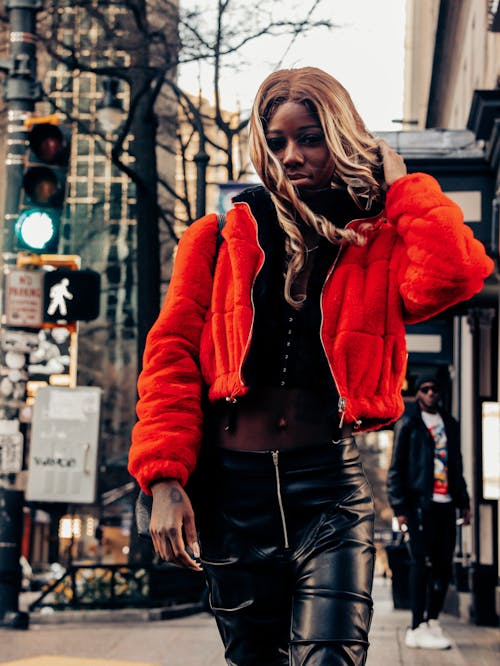 Black fashion model crossing the street 
