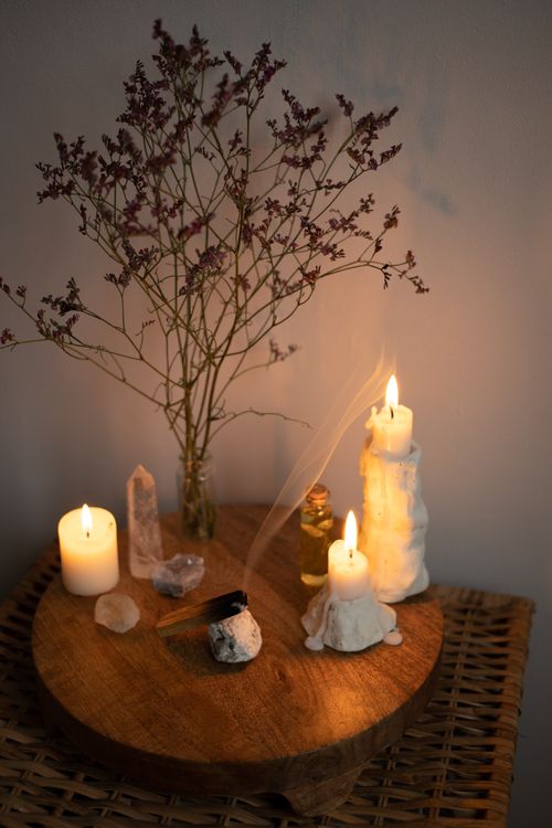 Free A tranquil candlelit setup with crystals and dried flowers on a wooden table, perfect for meditation. Stock Photo