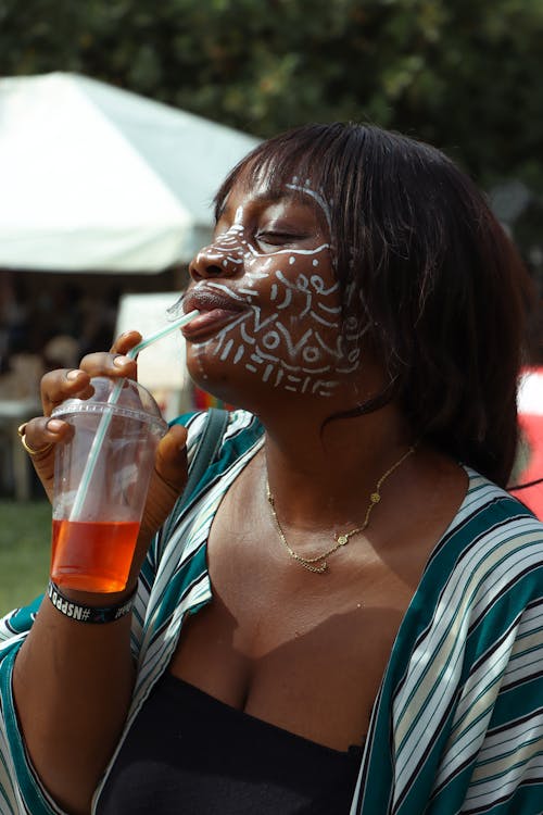 dreadlock, potrait, 一个女人喝果汁 的 免费素材图片