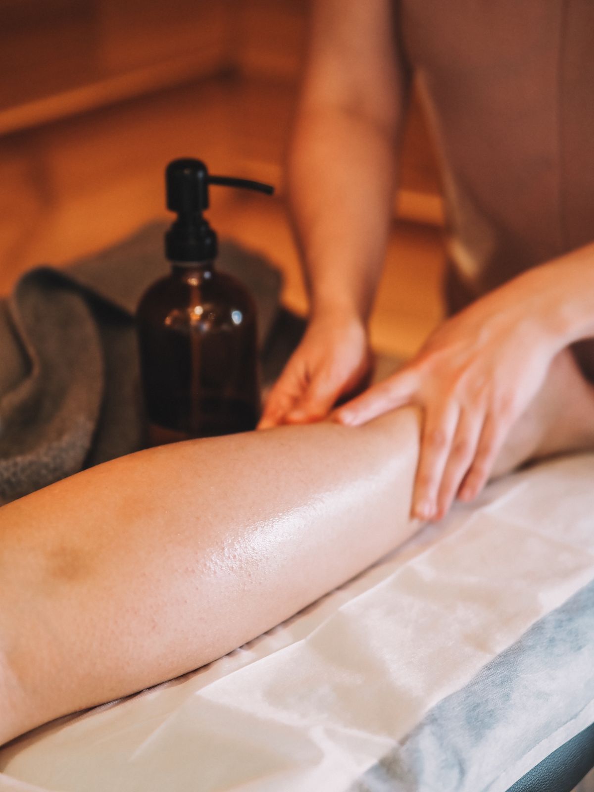Wohltuende Beinmassage mit Massageöl