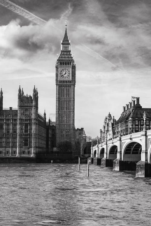 A black and white photo of big ben and the houses of parliament