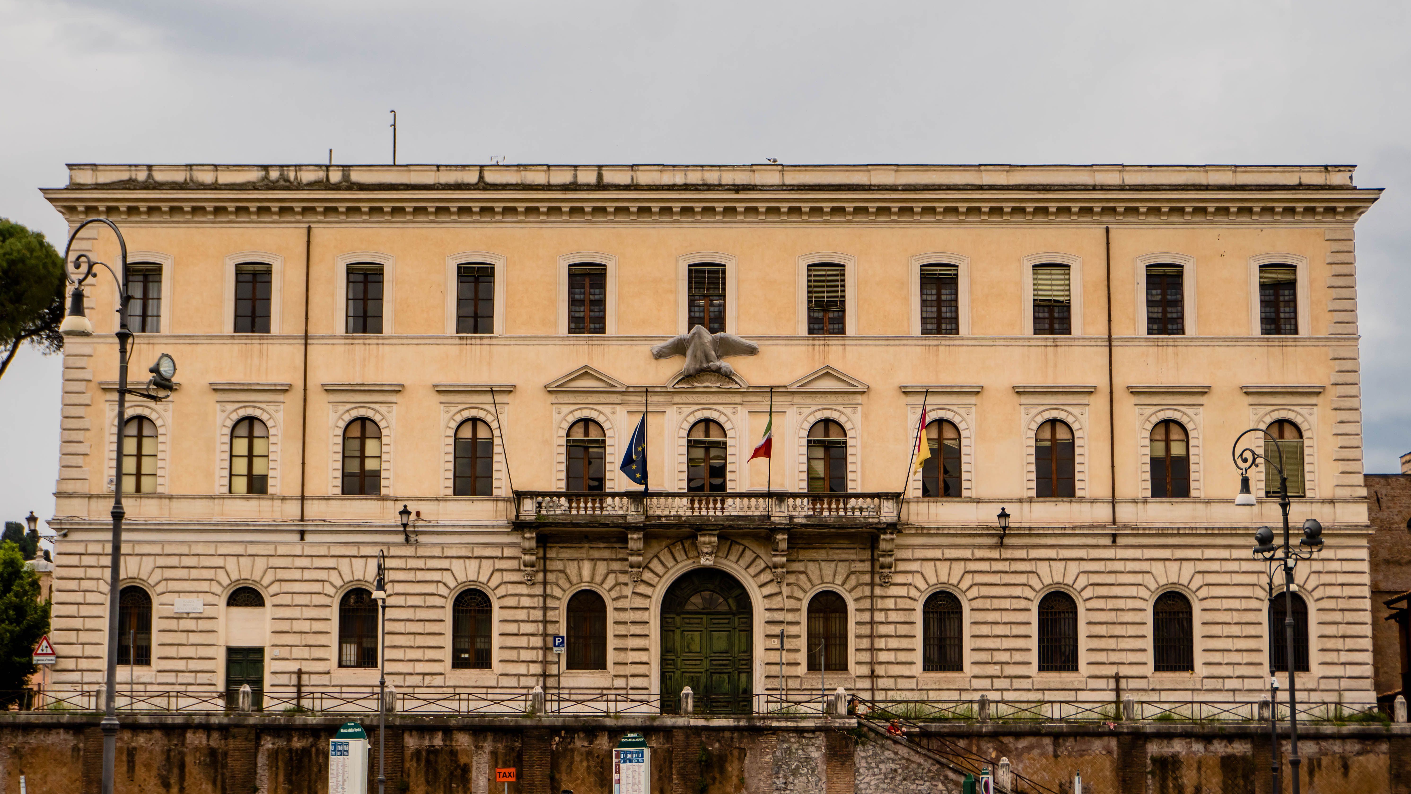 Wall of Building in Rome · Free Stock Photo