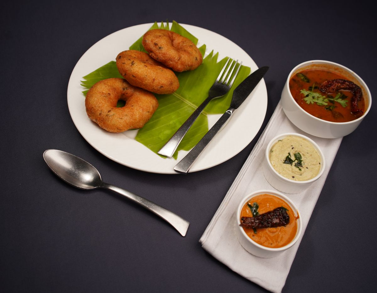 Medu vadai with sambar and chutneys