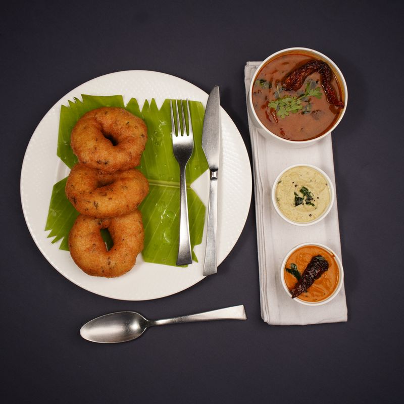 Medu vadai with chutneys