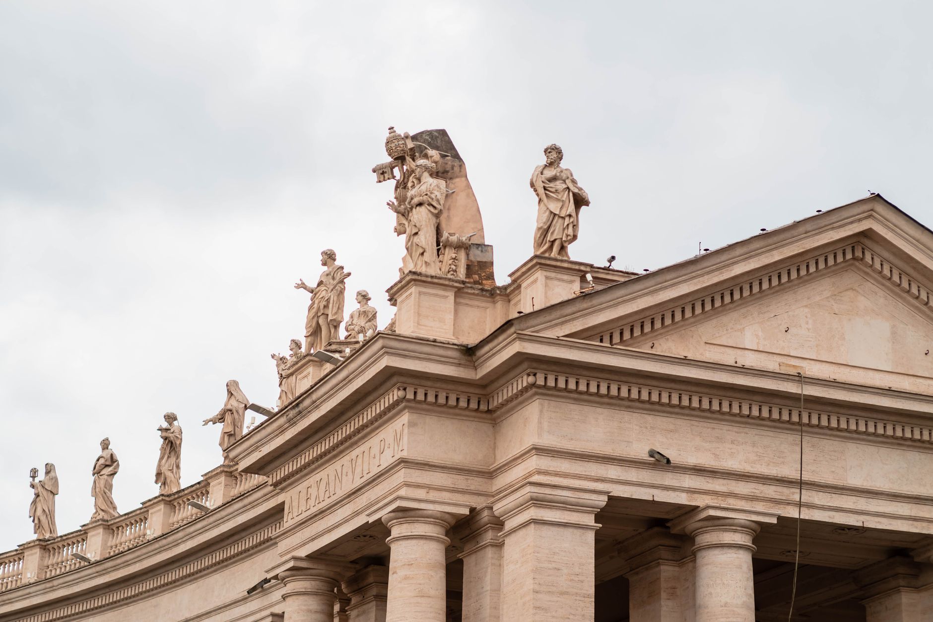 Padre excomungado pelo Vaticano ignora decisão e mantém atividades