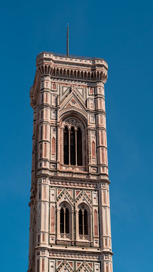 Foto profissional grátis de campanário de giotto, catedral de florença, céu azul