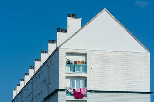 Foto stok gratis balkon, bangunan, berbentuk segitiga