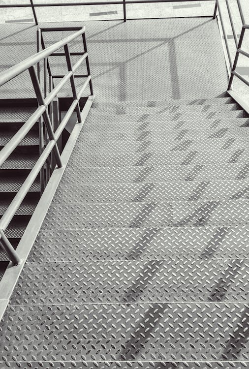무료 검은 금속 계단 스톡 사진